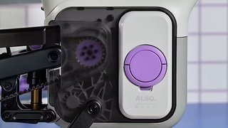 Der Rivian DreamRide-Antrieb verzichtet auf Kette oder Riemen – Energiefluss erfolgt komplett elektronisch. Der Rivian DreamRide-Antrieb verzichtet auf Kette oder Riemen – Energiefluss erfolgt komplett elektronisch.