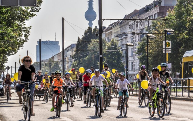 Uns gehört die Straße!: Kidical Mass am 14. & 15. Mai in 200 Städten