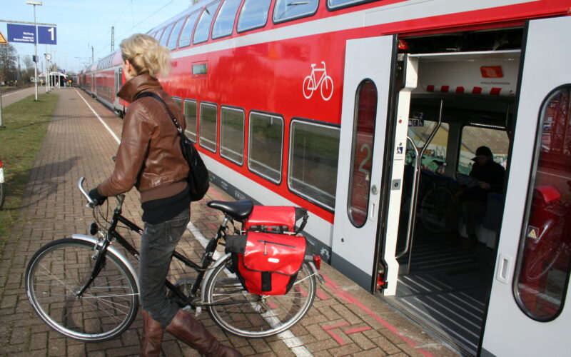 ADFC fordert kostenlose Fahrradmitnahme im ÖPNV: Freie Fahrt für Fahrräder!
