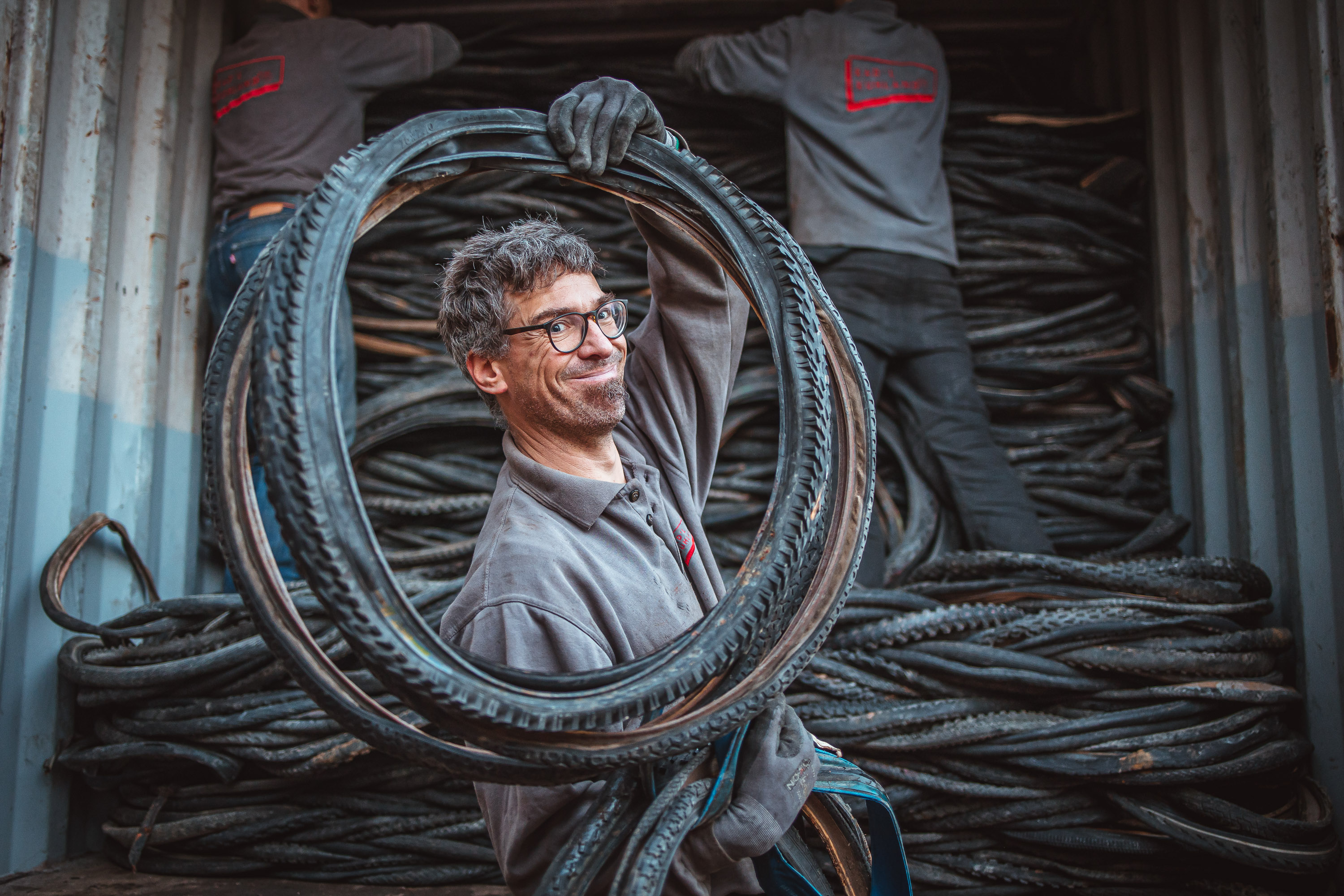 23 Jahre lang im Keller gesammelt: 20.000 Reifen fürs Schwalbe-Recycling