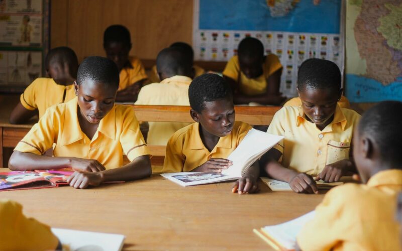 Schwalbe unterstützt my Boo in Ghana: Neuer Klassenraum & Dach für Schule