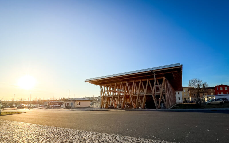 Fahrradparkhaus Eberswalde in Brandenburg: Zukunft aus Holz für 600 Fahrräder