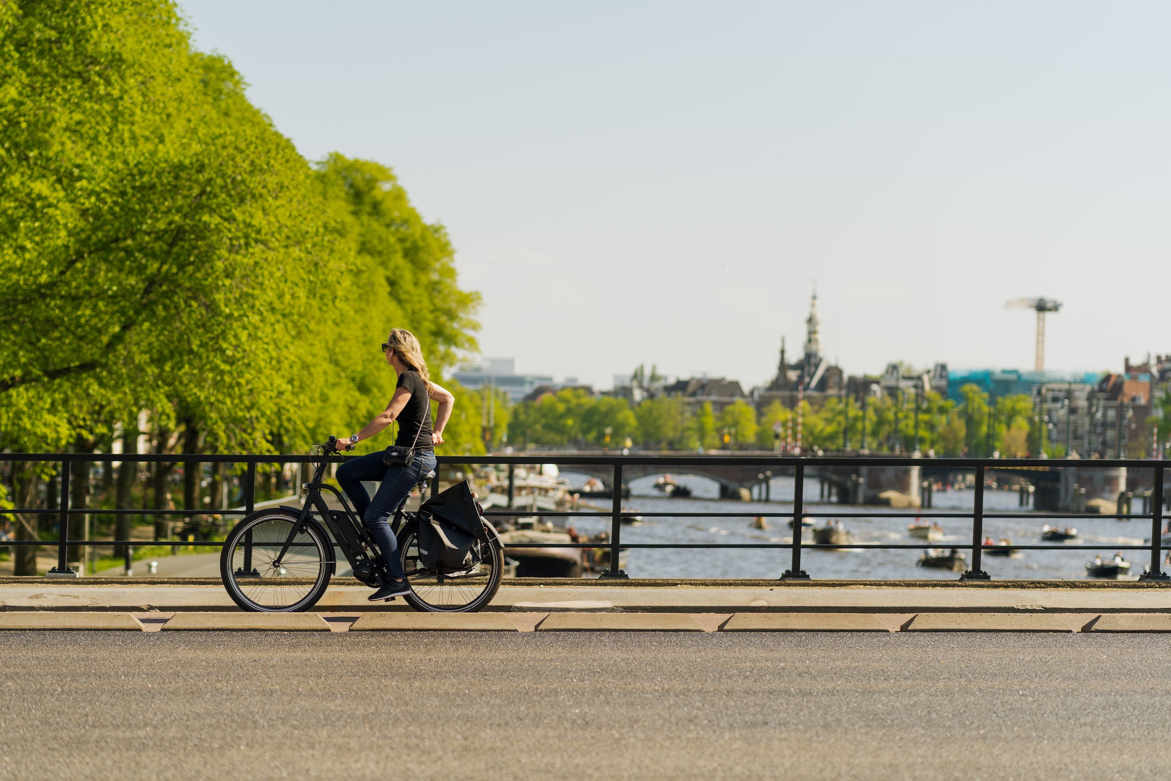 Tempolimit auf Fahrradwegen: Will Amsterdam E-Bikes ausbremsen?