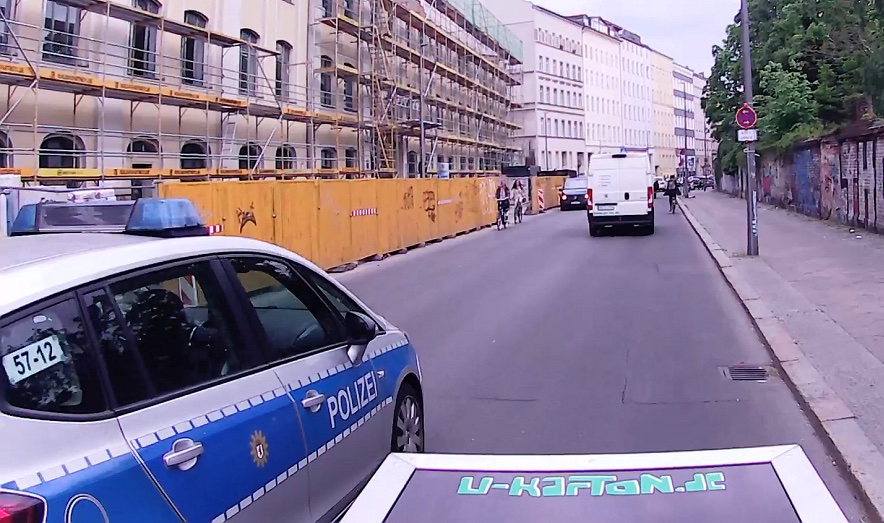 Polizei überholt Fahrradfahrer zu nah