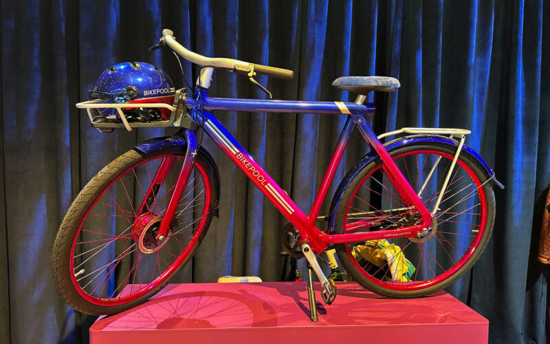 ISPO 2023 Fahrrad-Highlights: Ungewöhnliche Bikes und Wohnwagen für Radfahrer