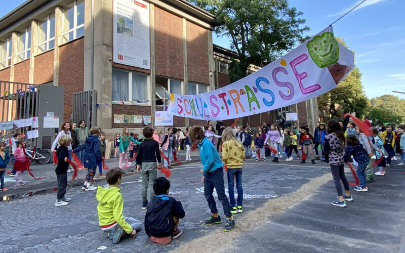 Aktionsbündnis Kidical Mass gelingt Durchbruch: Bahn frei für autofreie Schulstraßen in NRW