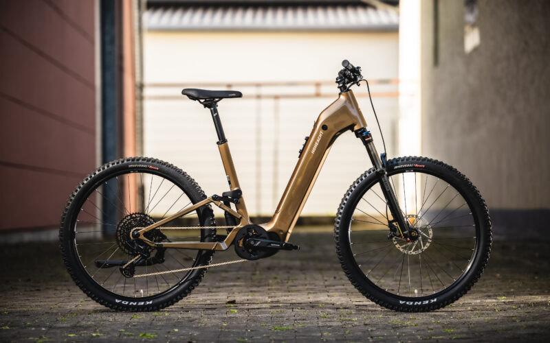 BikeStage 2024 – HoheAcht Amola & Lumo: Vollgefederter Tiefeinsteiger & ein Light-E-Bike