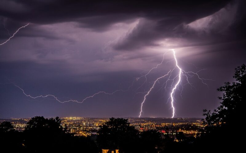 Fahrradfahren bei Gewitter: Die wichtigsten Tipps, die du beachten solltest