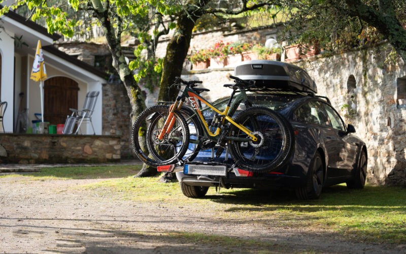 Tobias nimmt’s Rad – und den Tesla: Wie kommt die Fahrrad-Mobilität mit in den Urlaub?