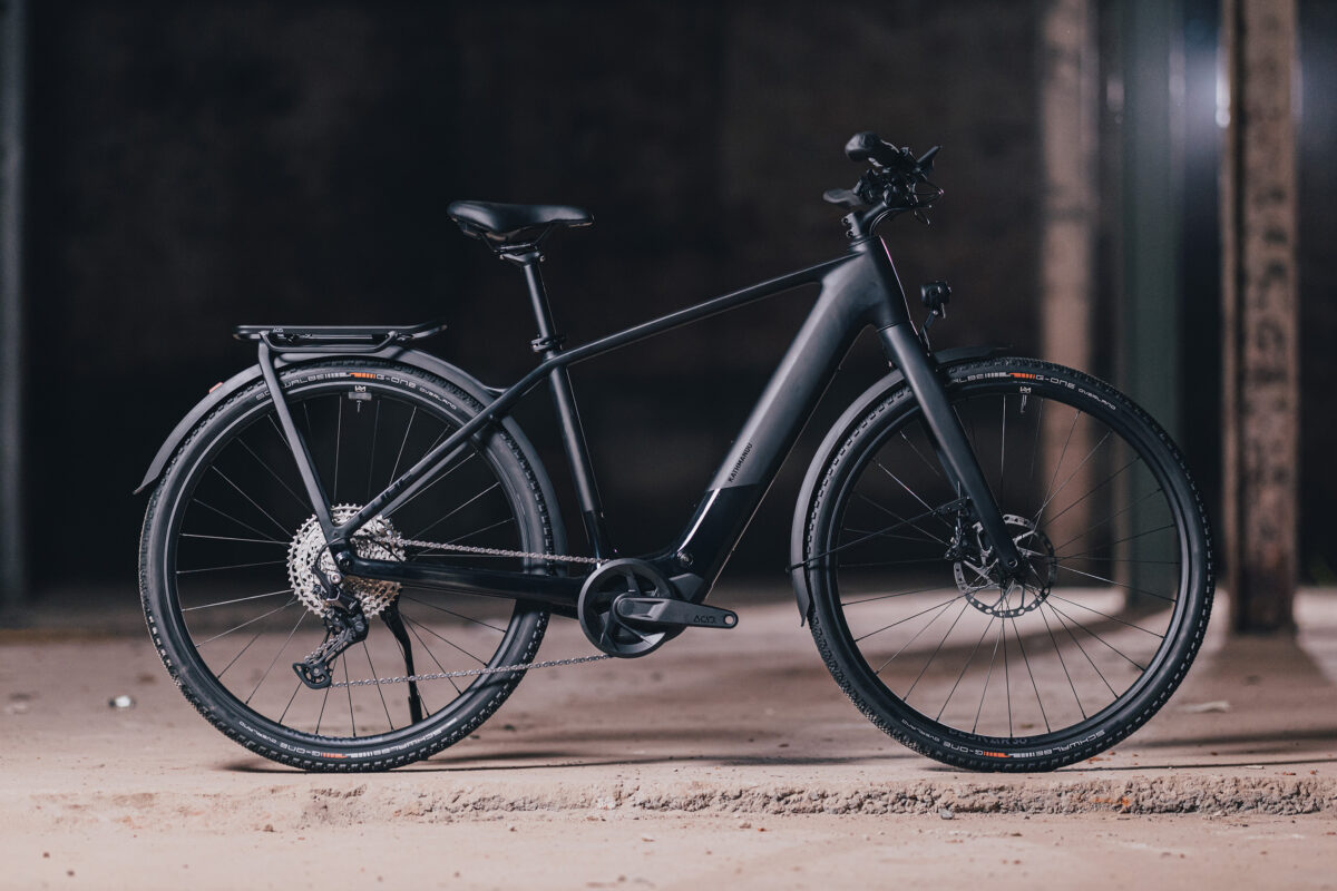 Cube Kathmandu Hybrid C:62 Trekking E-Bike 2024: Neue Modelle mit Carbonrahmen & Bosch SX-Motor