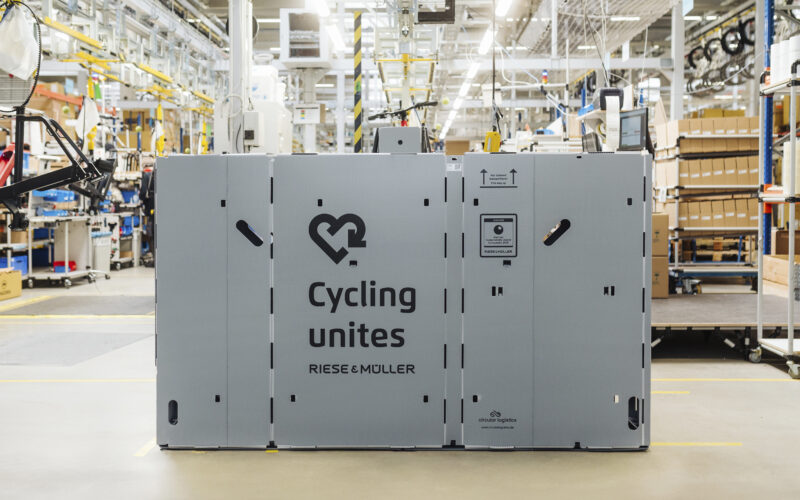Riese & Müller setzt auf Mehrweg: Neue BikeBox für E-Bikes