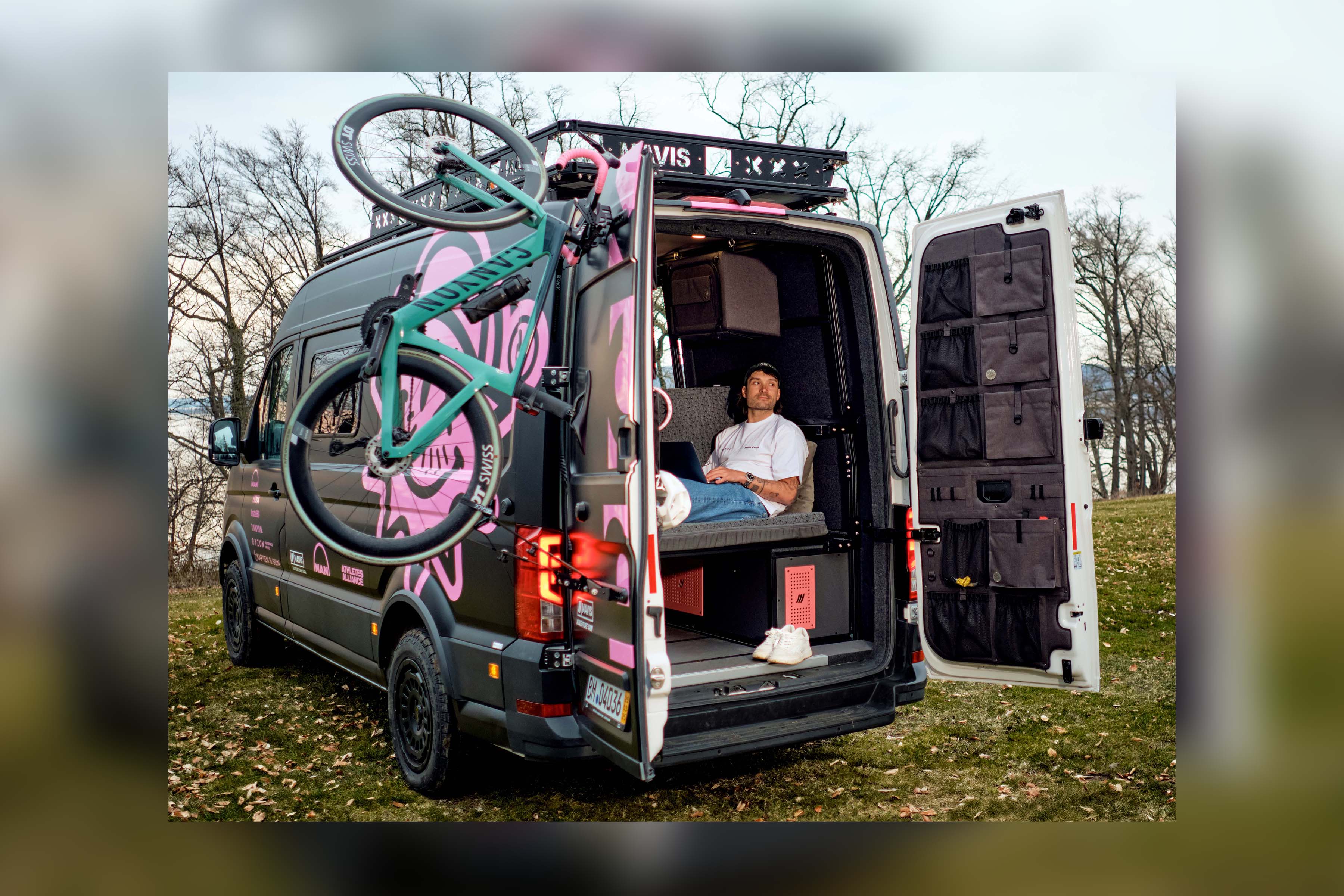 Kooperation mit Ausbauhersteller Mavis:  Rick Zabel Van für Bike-Camping bei Tchibo