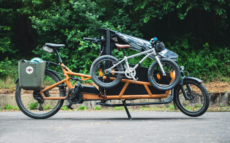 MORE Cargobike Kinderrad-Halterung im Test: Kinderfahrrad am Lastenrad transportieren