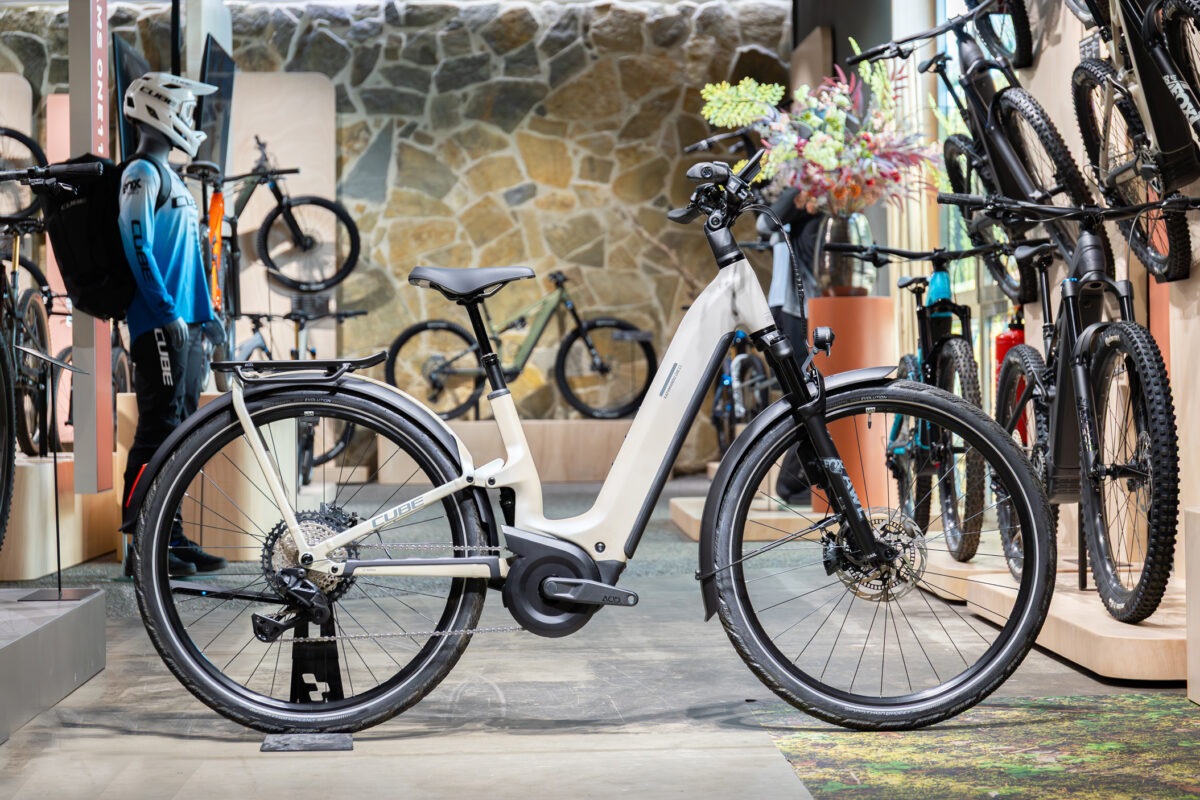 Cube E-Bike-Neuheiten 2026: Kathmandu Hybrid Tiefeinsteiger jetzt vollgefedert!