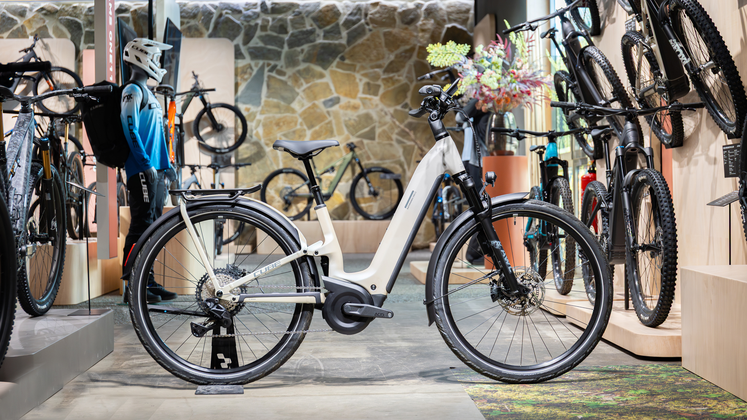 Cube E-Bikes 2026: Kathmandu Hybrid jetzt vollgefedert!