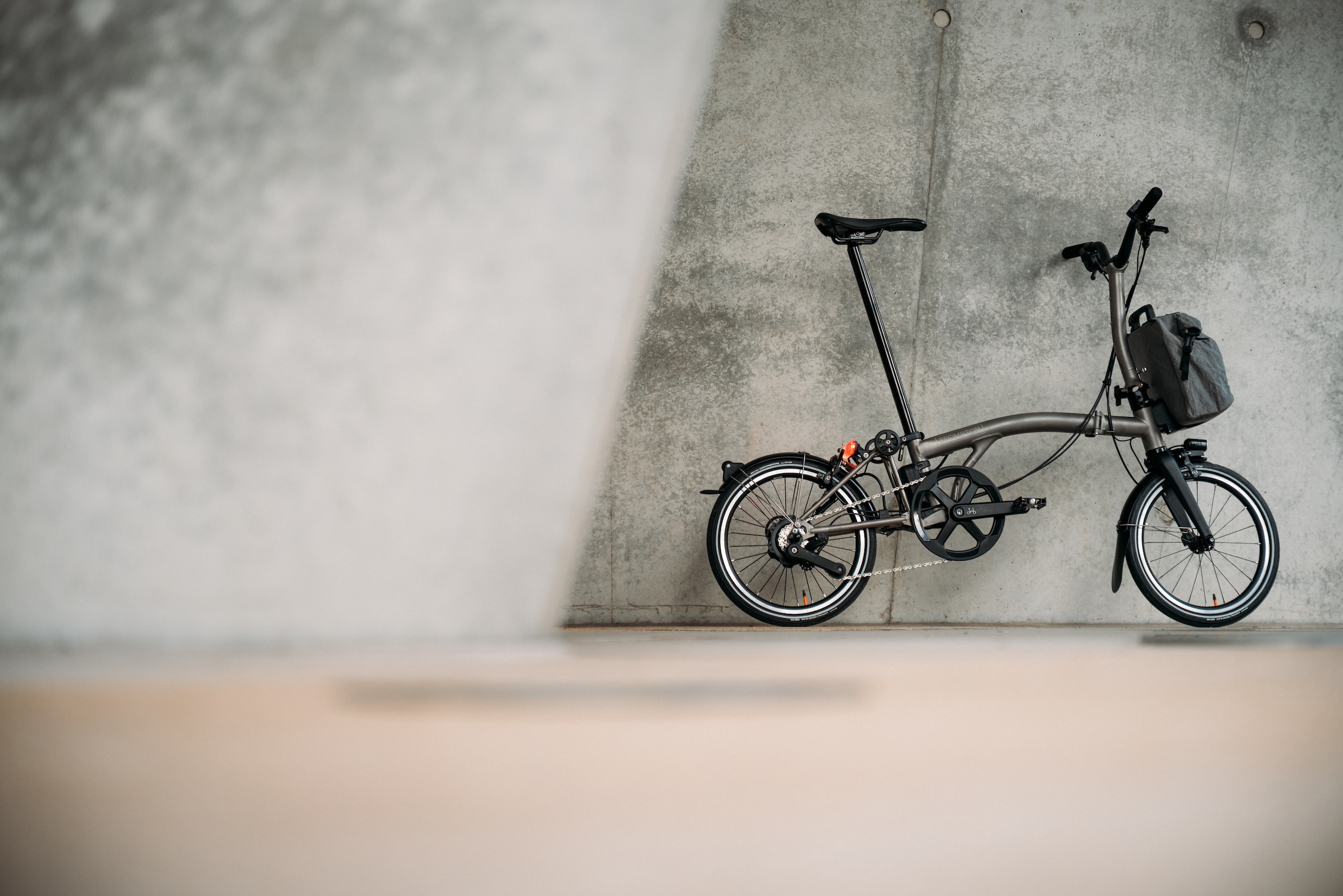 Neues Brompton Electric T-Line mit e-Motiq-System: Das leichteste E-Bike von Brompton