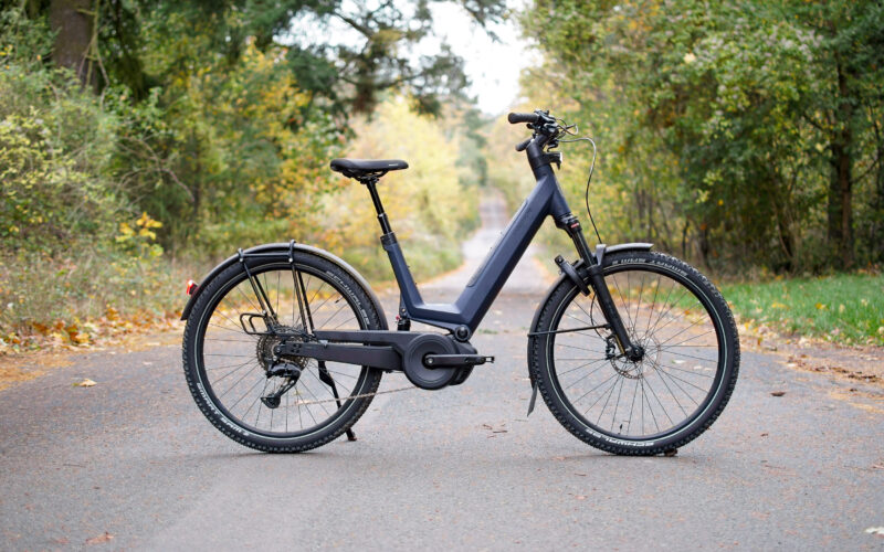 Moustache Xroad E-Bike 2026: Vollgefederter Tiefeinsteiger mit Bosch CX Gen5