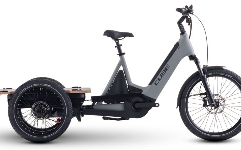 Cube Trike Flatbed Hybrid 750: Flexibles E-Lastenrad mit flacher Ladefläche