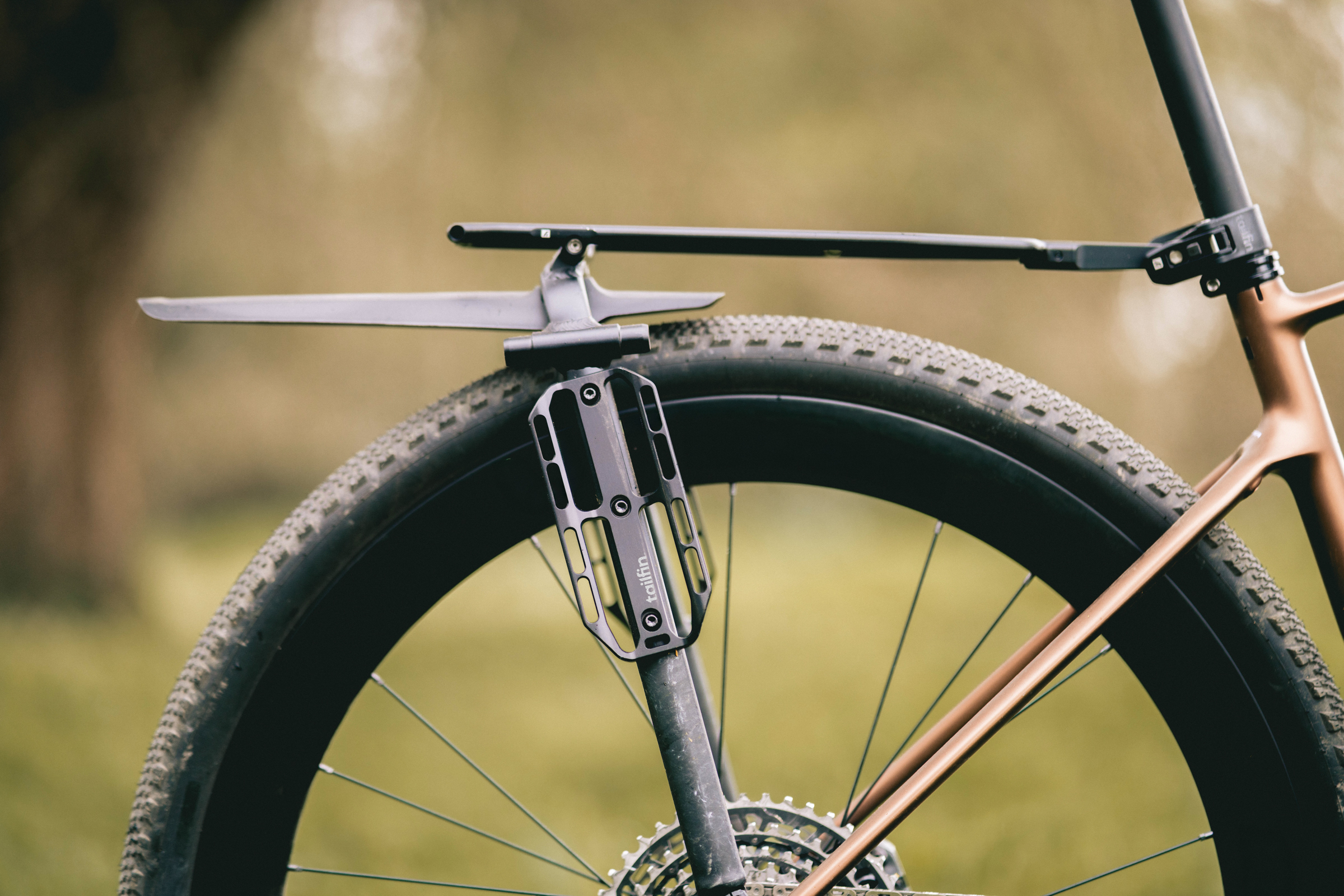 Neues Tailfin Journey Rack 2026: Modularer Gepäckträger ab 180 €