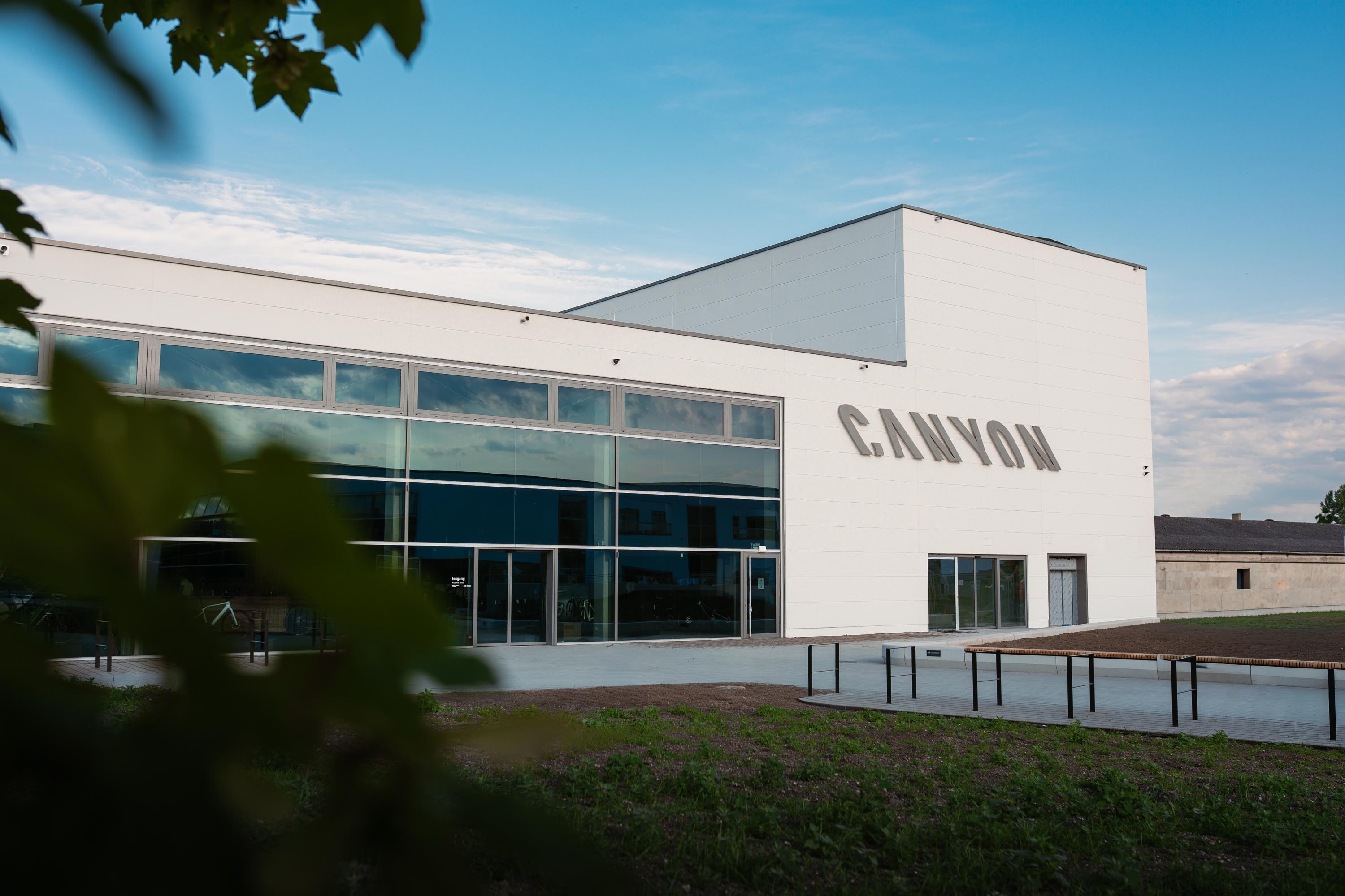 Canyon E-Performance Center: Neuer E-Bike-Store in Koblenz eröffnet